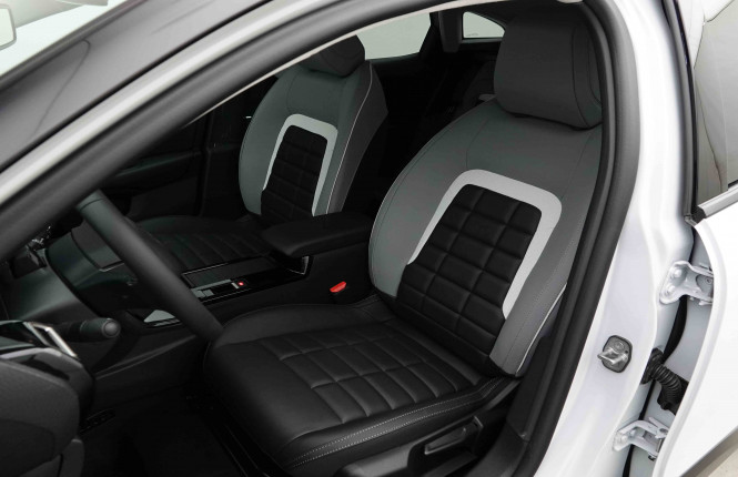 CITROEN_CITROEN_C4_2654465_6.jpg CITROEN_CITROEN_C4_2654465_6.jpg