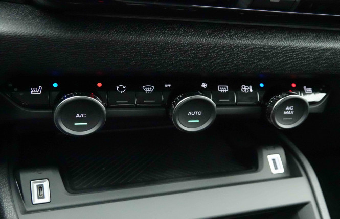 CITROEN_CITROEN_C4_2654468_13.jpg CITROEN_CITROEN_C4_2654468_13.jpg