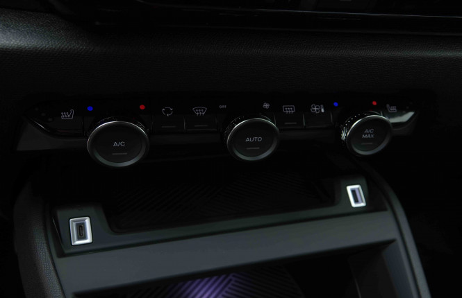 CITROEN_CITROEN_C4_2654662_13.jpg CITROEN_CITROEN_C4_2654662_13.jpg