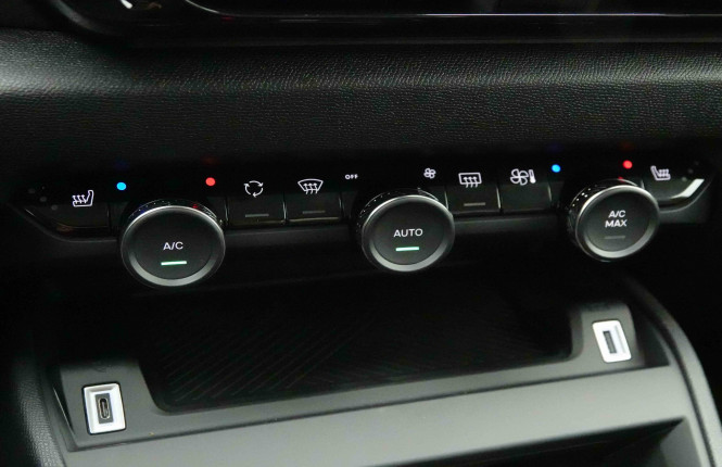 CITROEN_CITROEN_C4_2654665_13.jpg CITROEN_CITROEN_C4_2654665_13.jpg
