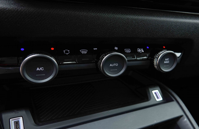CITROEN_CITROEN_C4_2655104_14.jpg CITROEN_CITROEN_C4_2655104_14.jpg