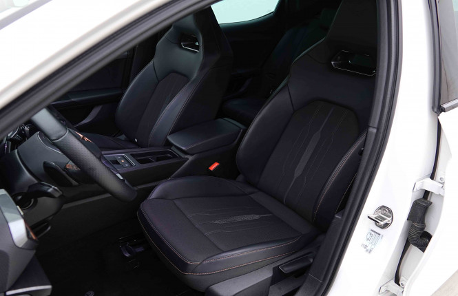 CUPRA_CUPRA_LEON_2655328_6.jpg