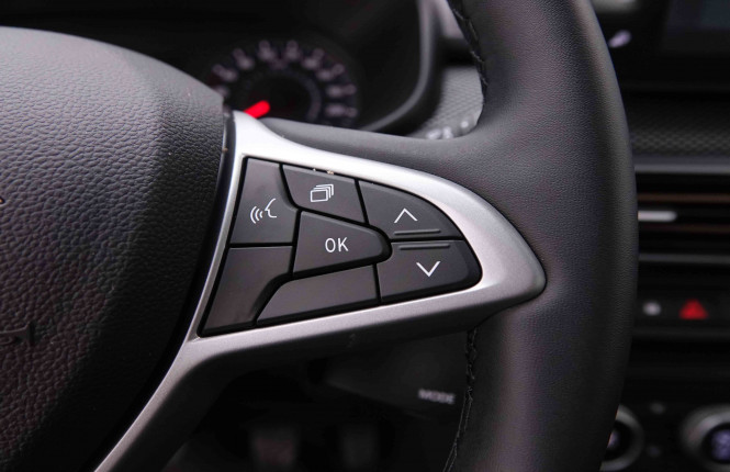 DACIA_DACIA_SANDERO_2549315_17.jpg