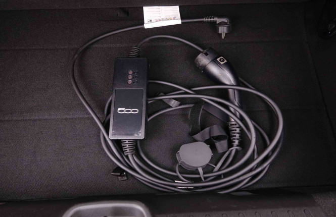 FIAT_FIAT_500E_2551108_31.jpg FIAT_FIAT_500E_2551108_31.jpg