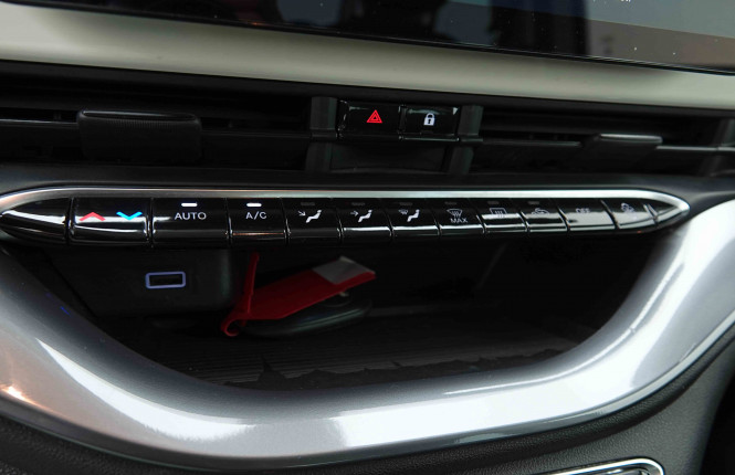 FIAT_FIAT_500E_2654271_13.jpg FIAT_FIAT_500E_2654271_13.jpg