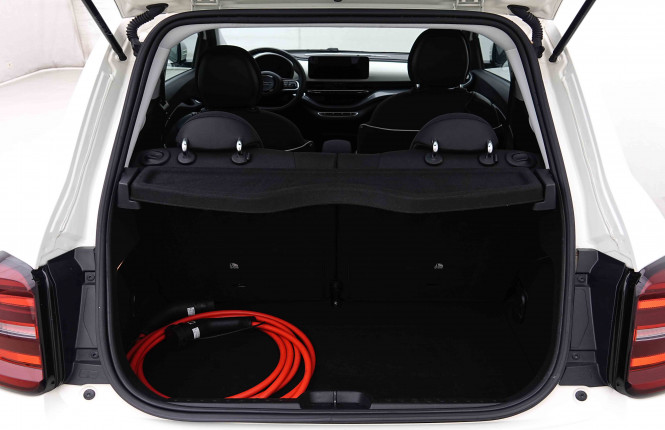 FIAT_FIAT_500E_2654273_5.jpg FIAT_FIAT_500E_2654273_5.jpg