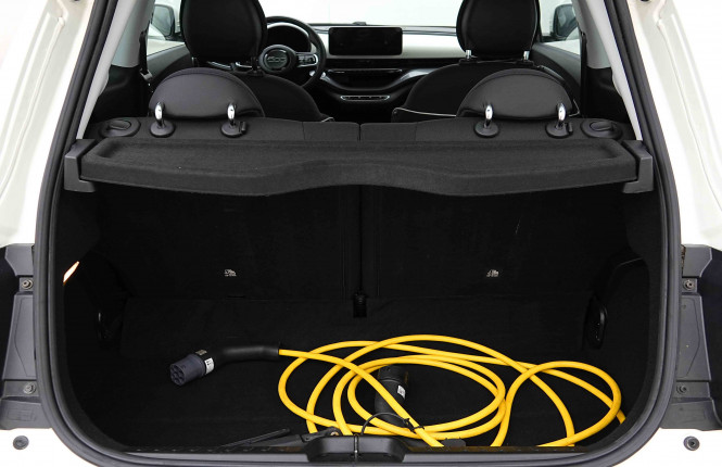 FIAT_FIAT_500E_2654277_5.jpg FIAT_FIAT_500E_2654277_5.jpg