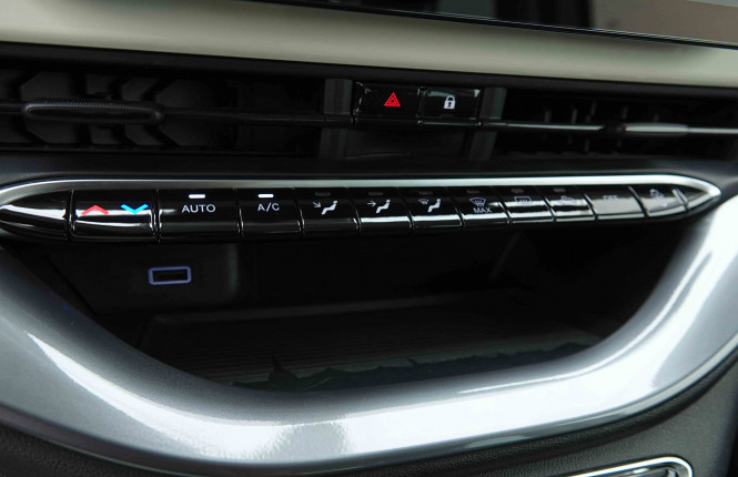 FIAT_FIAT_500E_2654282_13.jpg