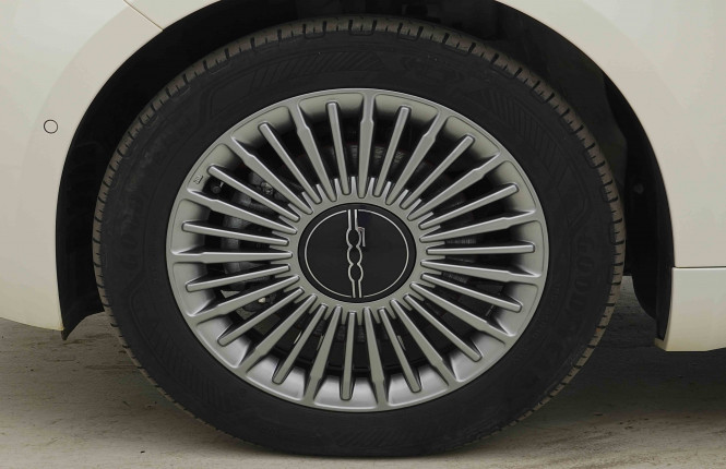 FIAT_FIAT_500E_2654282_22.jpg