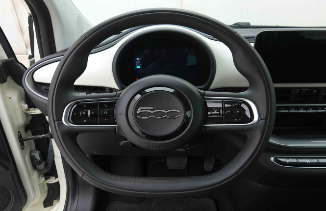 FIAT_FIAT_500E_2654282_8.jpg