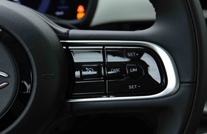 FIAT_FIAT_500E_2655007_17.jpg FIAT_FIAT_500E_2655007_17.jpg