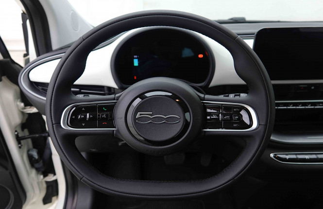 FIAT_FIAT_500E_2655007_8.jpg FIAT_FIAT_500E_2655007_8.jpg