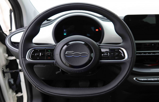 FIAT_FIAT_500E_2655014_8.jpg