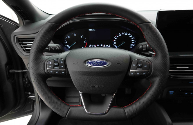 FORD_FORD_FOCUS_2652995_8.jpg FORD_FORD_FOCUS_2652995_8.jpg