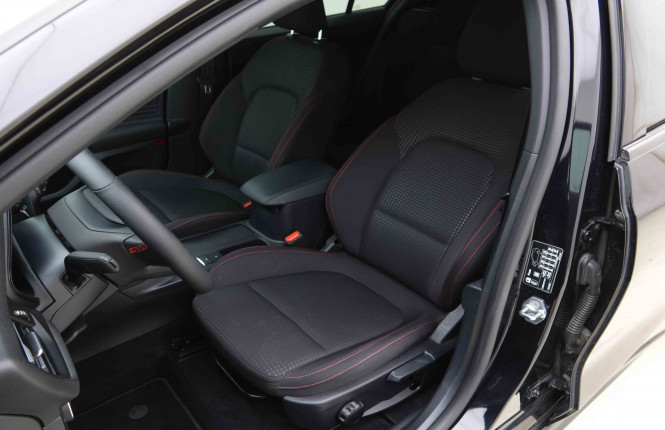 FORD_FORD_FOCUS_2654326_6.jpg FORD_FORD_FOCUS_2654326_6.jpg