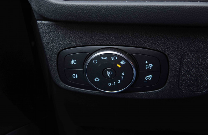 FORD_FORD_FOCUS_2654356_18.jpg FORD_FORD_FOCUS_2654356_18.jpg