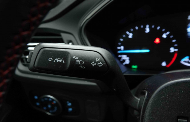 FORD_FORD_FOCUS_2654357_14.jpg