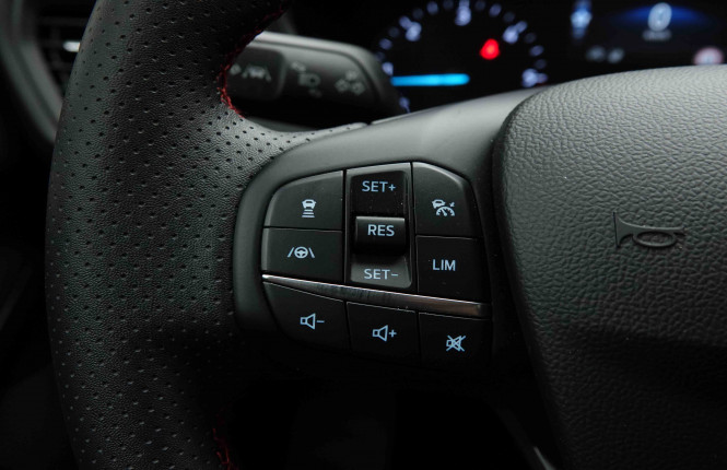 FORD_FORD_FOCUS_2654357_16.jpg