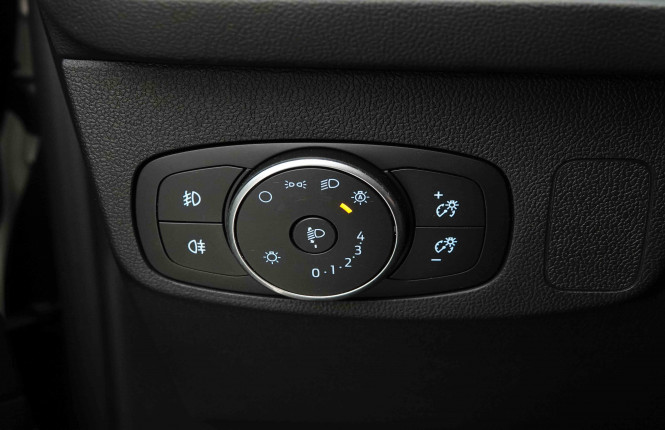 FORD_FORD_FOCUS_2654357_18.jpg