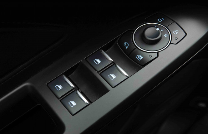 FORD_FORD_FOCUS_2654357_19.jpg