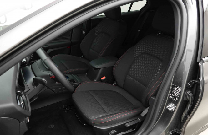 FORD_FORD_FOCUS_2654357_6.jpg
