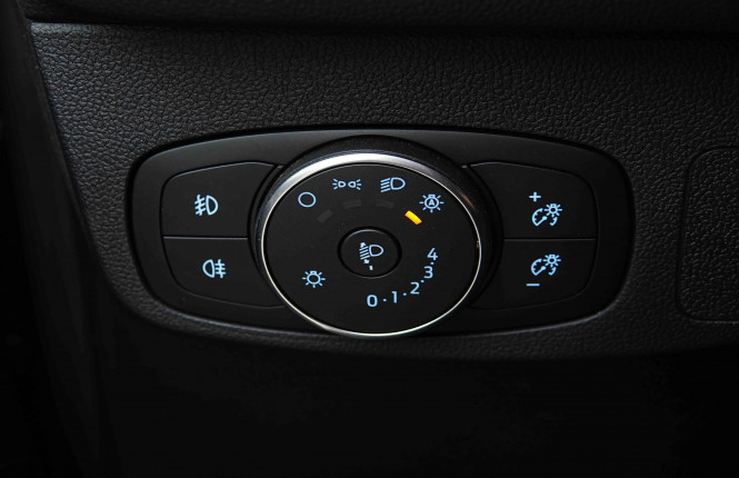 FORD_FORD_FOCUS_2654765_19.jpg FORD_FORD_FOCUS_2654765_19.jpg