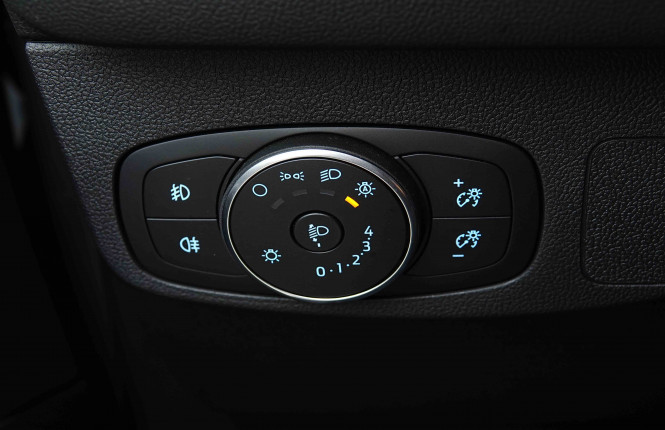 FORD_FORD_FOCUS_2654766_18.jpg FORD_FORD_FOCUS_2654766_18.jpg