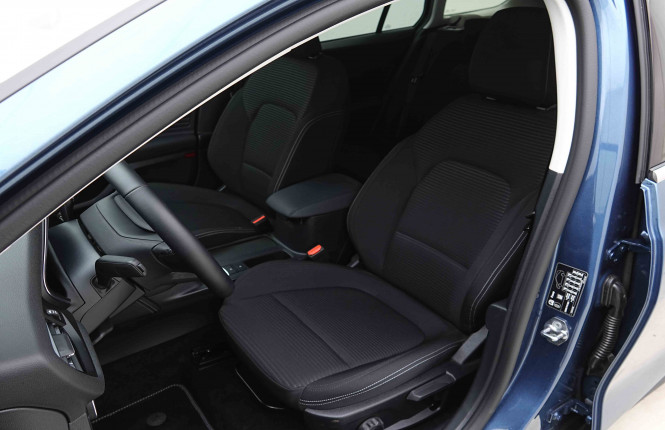 FORD_FORD_FOCUS_2654766_6.jpg FORD_FORD_FOCUS_2654766_6.jpg