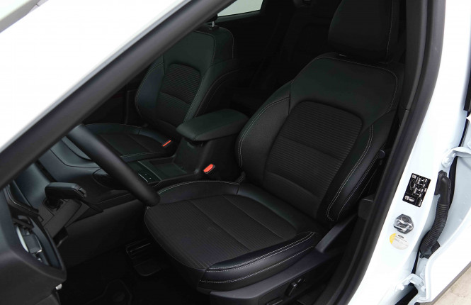 FORD_FORD_KUGA_2654600_9.jpg FORD_FORD_KUGA_2654600_9.jpg