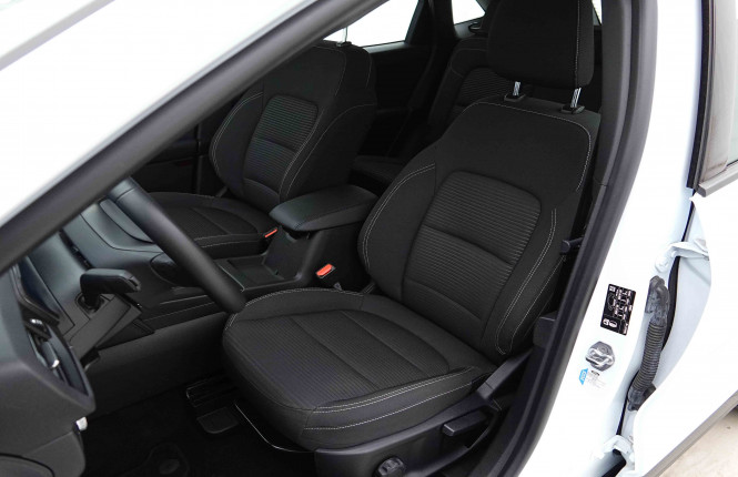 FORD_FORD_KUGA_2654873_34.jpg FORD_FORD_KUGA_2654873_34.jpg