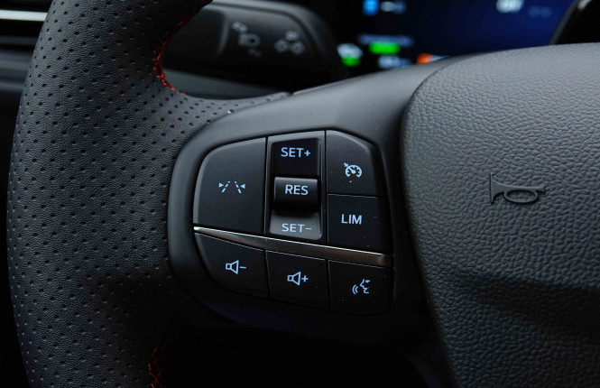 FORD_FORD_KUGA_2655329_17.jpg FORD_FORD_KUGA_2655329_17.jpg