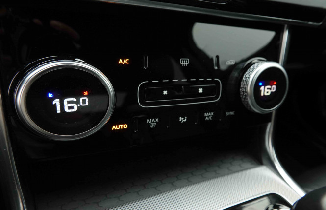 JAGUAR_JAGUAR_XE_2654332_15.jpg