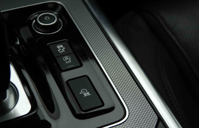 JAGUAR_JAGUAR_XE_2654332_17.jpg