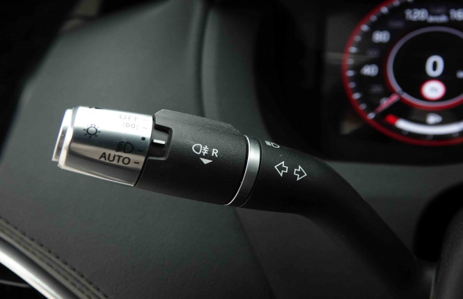 JAGUAR_JAGUAR_XE_2654332_20.jpg