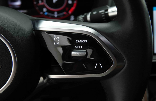 JAGUAR_JAGUAR_XE_2654332_23.jpg