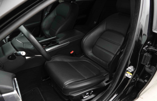 JAGUAR_JAGUAR_XE_2654332_7.jpg