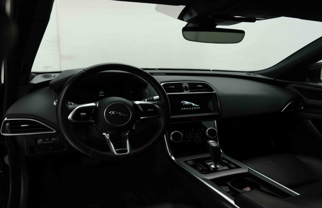 JAGUAR_JAGUAR_XE_2654332_8.jpg