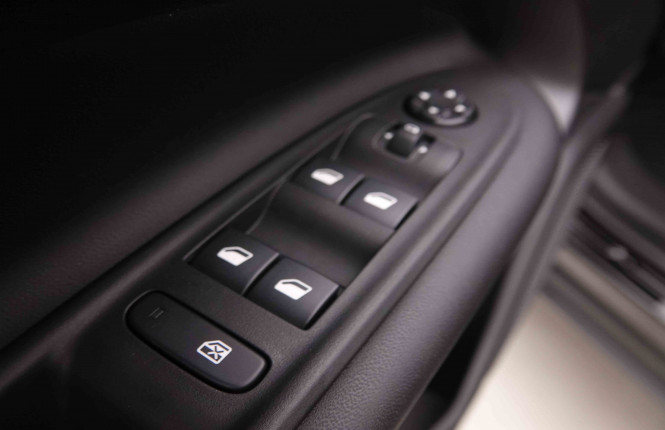 JEEP_JEEP_AVENGER_2550209_21.jpg JEEP_JEEP_AVENGER_2550209_21.jpg