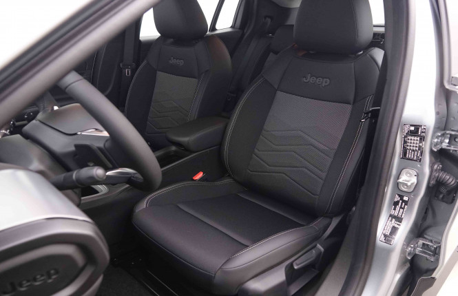 JEEP_JEEP_AVENGER_2550217_6.jpg JEEP_JEEP_AVENGER_2550217_6.jpg