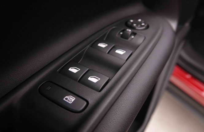 JEEP_JEEP_AVENGER_2550221_21.jpg JEEP_JEEP_AVENGER_2550221_21.jpg