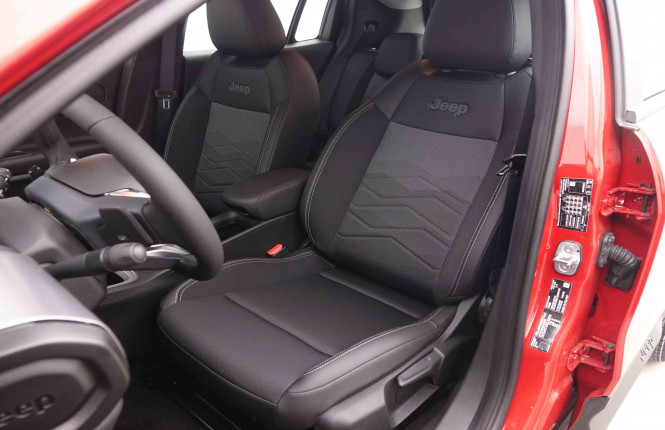 JEEP_JEEP_AVENGER_2550221_6.jpg JEEP_JEEP_AVENGER_2550221_6.jpg