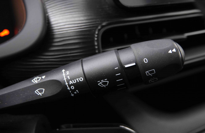 JEEP_JEEP_AVENGER_2550421_16.jpg JEEP_JEEP_AVENGER_2550421_16.jpg