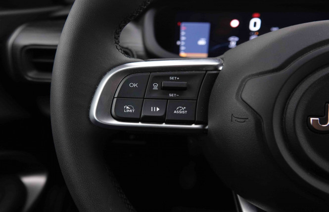 JEEP_JEEP_AVENGER_2550421_17.jpg JEEP_JEEP_AVENGER_2550421_17.jpg