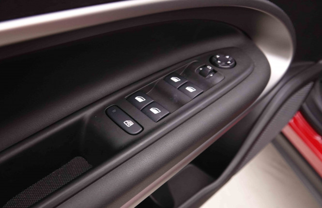 JEEP_JEEP_AVENGER_2550421_19.jpg JEEP_JEEP_AVENGER_2550421_19.jpg