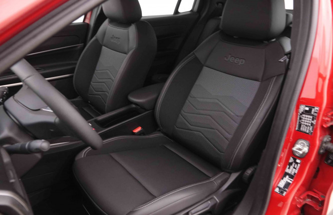 JEEP_JEEP_AVENGER_2550421_6.jpg JEEP_JEEP_AVENGER_2550421_6.jpg