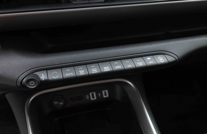 JEEP_JEEP_AVENGER_2653795_12.jpg JEEP_JEEP_AVENGER_2653795_12.jpg