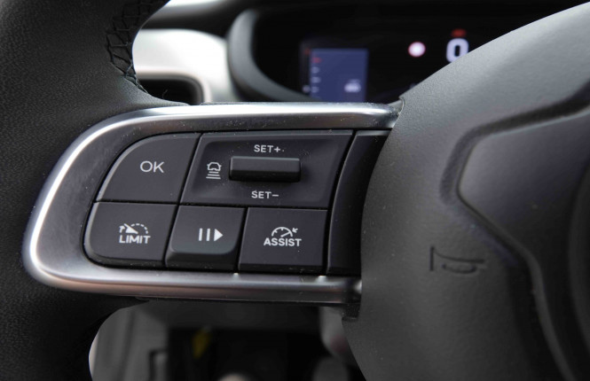 JEEP_JEEP_AVENGER_2653795_16.jpg JEEP_JEEP_AVENGER_2653795_16.jpg