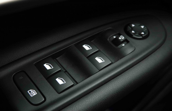 JEEP_JEEP_AVENGER_2653796_19.jpg JEEP_JEEP_AVENGER_2653796_19.jpg