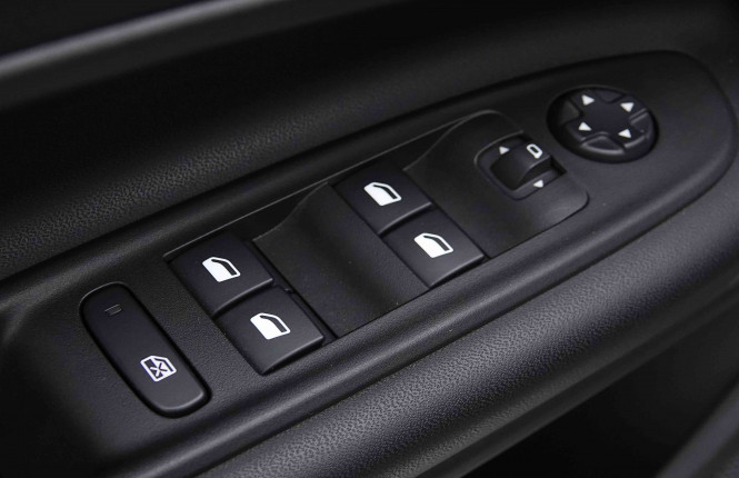 JEEP_JEEP_AVENGER_2654710_22.jpg JEEP_JEEP_AVENGER_2654710_22.jpg