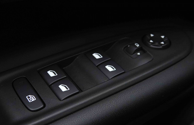 JEEP_JEEP_AVENGER_2654711_22.jpg JEEP_JEEP_AVENGER_2654711_22.jpg